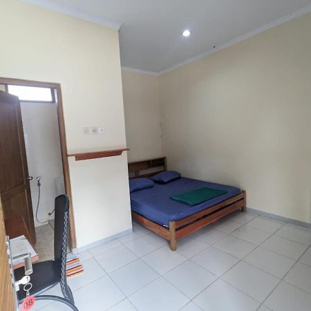 Rumah Pagar Merah Homestay 요그야카르타 외부 사진