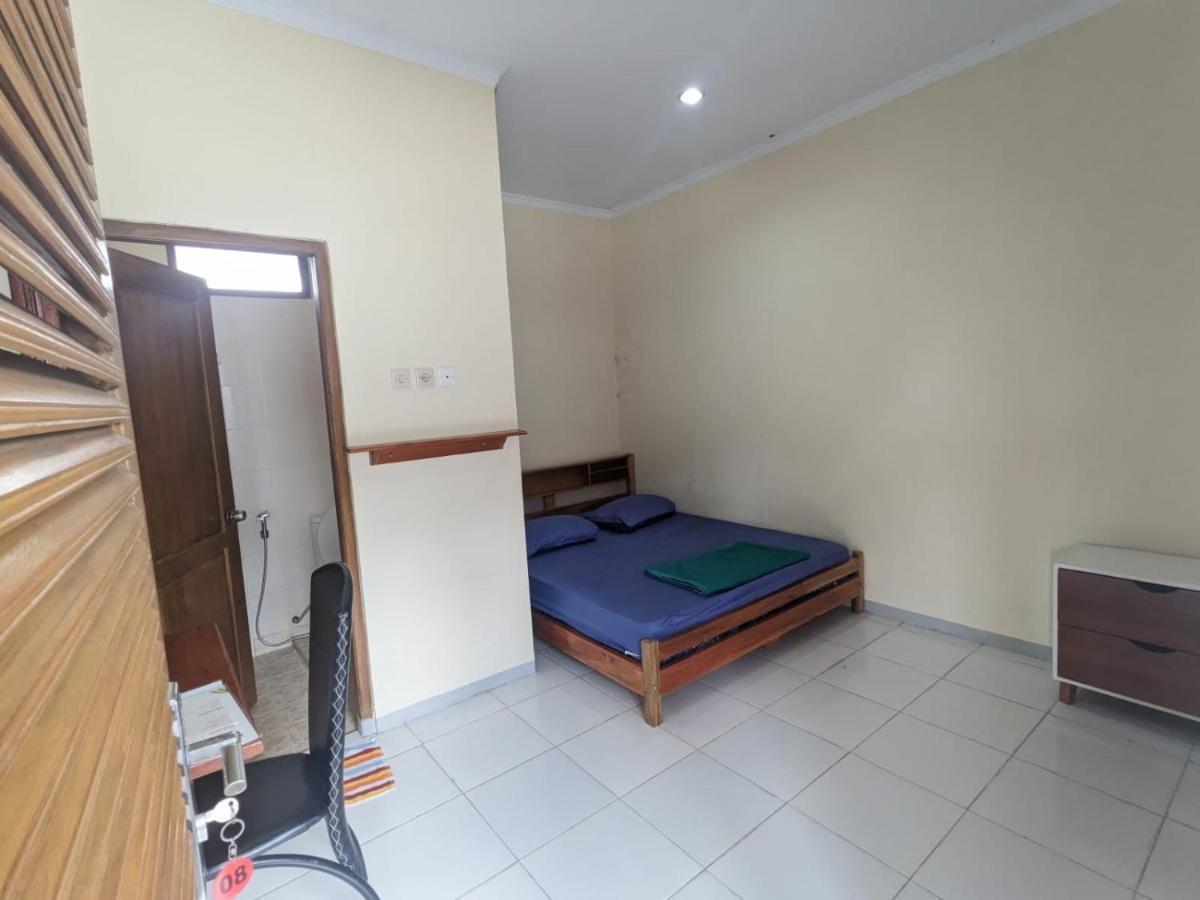 Rumah Pagar Merah Homestay 요그야카르타 외부 사진