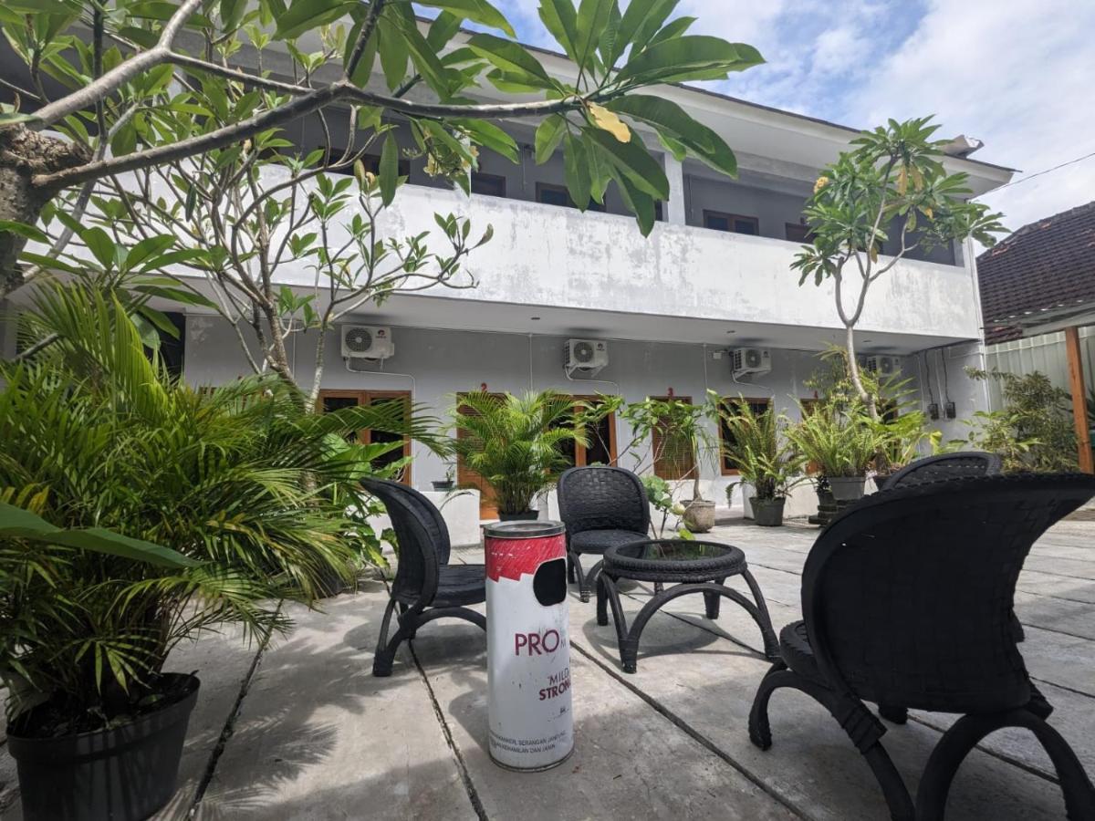 Rumah Pagar Merah Homestay 요그야카르타 외부 사진