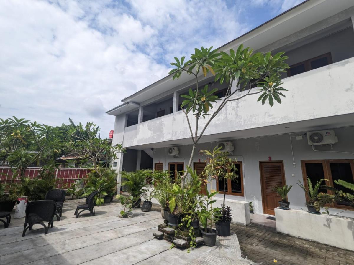Rumah Pagar Merah Homestay 요그야카르타 외부 사진