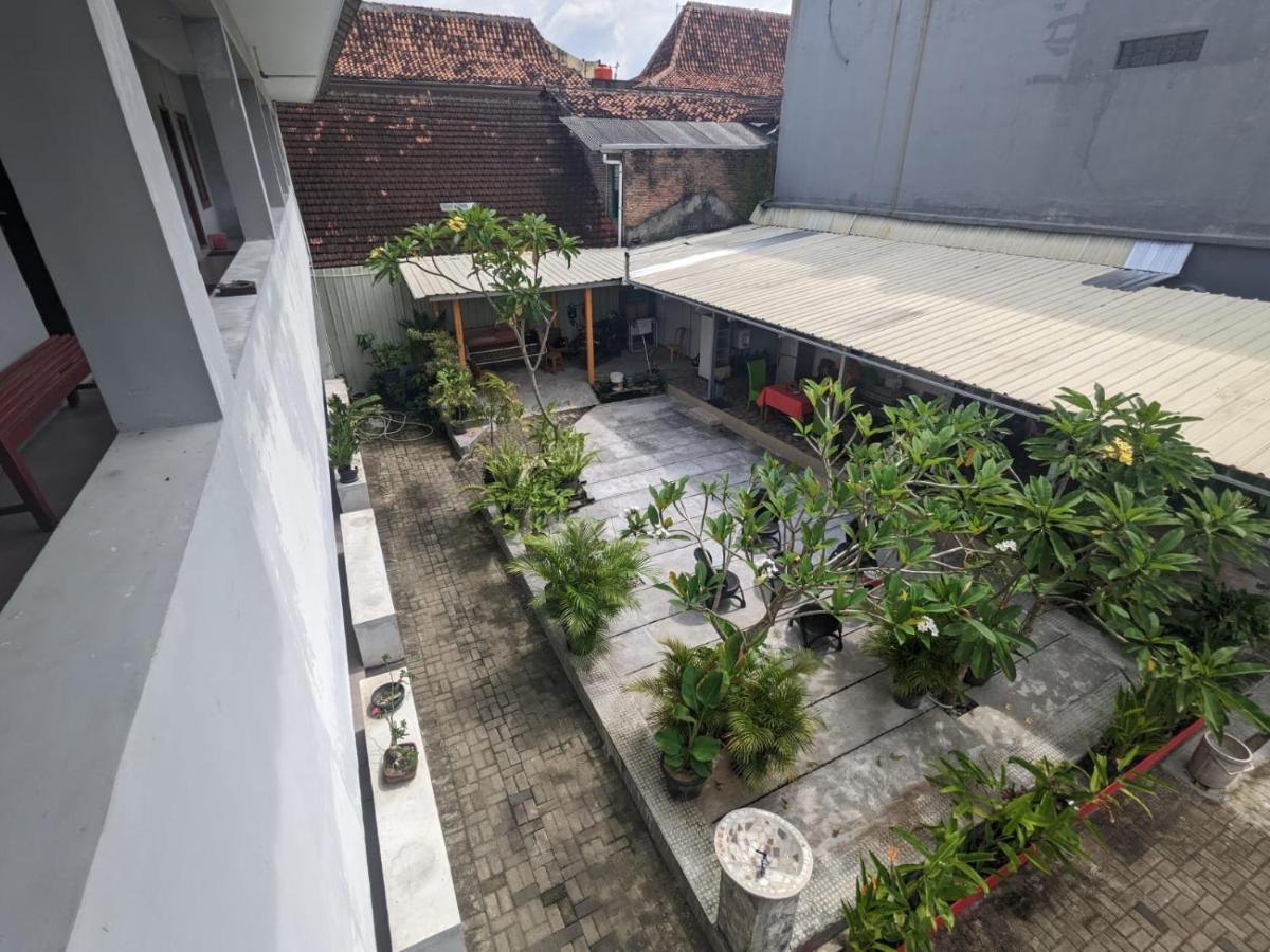 Rumah Pagar Merah Homestay 요그야카르타 외부 사진